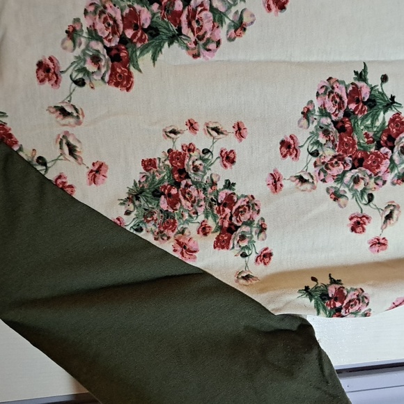 Lularoe Randy floral tee - Picture 3 of 3